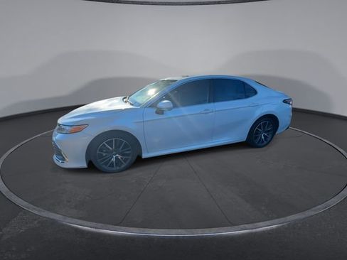 Used 2024 Toyota Camry XLE image 9