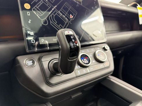 New 2026 Land Rover Defender 130 X-Dynamic SE AWD/4WD image 18
