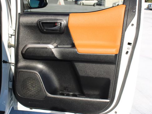 Used 2019 Toyota Tacoma SR5 image 15