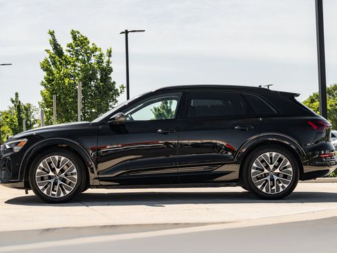 Certified 2024 Audi Q8 e-tron Prestige w/ Prestige Package AWD/4WD image 6