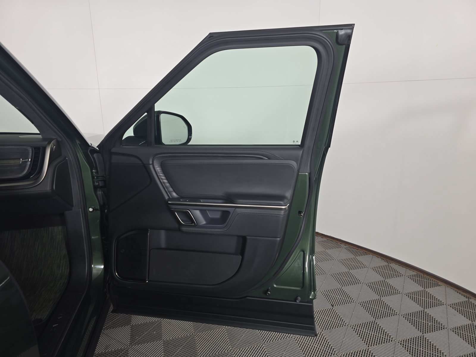 Used 2024 Rivian R1T Adventure Dual AWD/4WD image 18