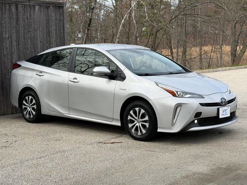 Used 2020 Toyota Prius LE AWD/4WD image 4