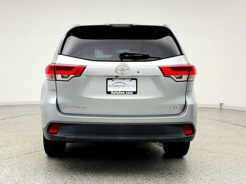 Used 2018 Toyota Highlander XLE FWD image 6