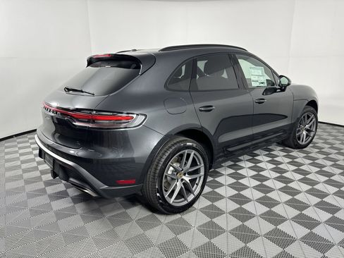 Certified 2025 Porsche Macan image 7