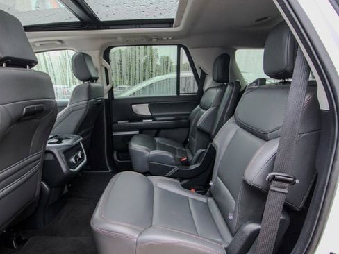 Used 2025 Ford Expedition Active AWD/4WD image 8