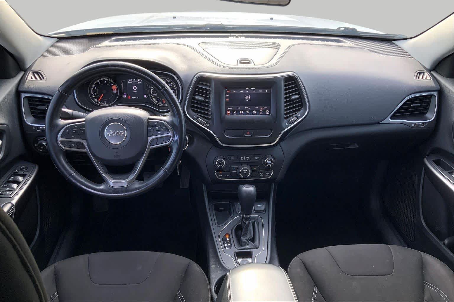 Used 2019 Jeep Cherokee Latitude w/ Cold Weather Group FWD image 14