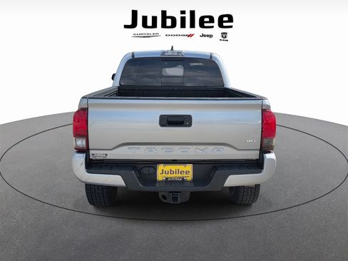 Used 2022 Toyota Tacoma SR5 w/ Technology Package RWD image 3