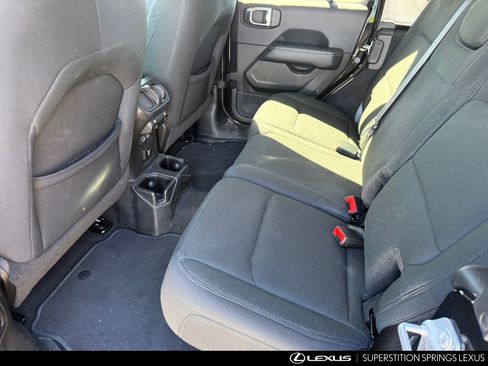 Used 2019 Jeep Wrangler Unlimited Sahara w/ Safety Group image 7