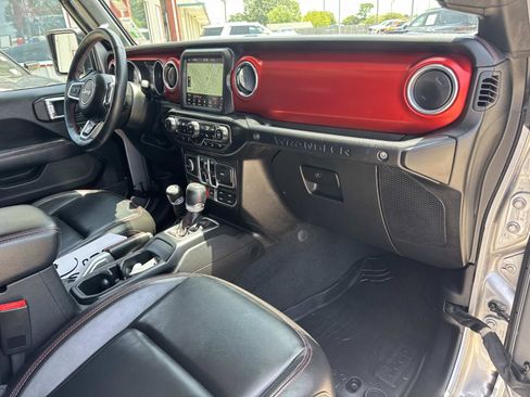 Used 2018 Jeep Wrangler Unlimited Rubicon AWD/4WD image 12