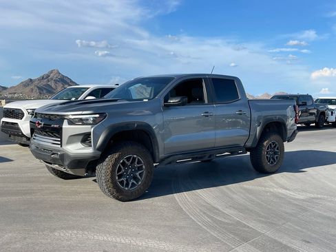 Used 2023 Chevrolet Colorado ZR2 w/ ZR2 Convenience Package III AWD/4WD image 2