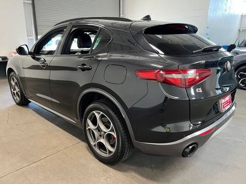 Used 2022 Alfa Romeo Stelvio Ti AWD/4WD image 5