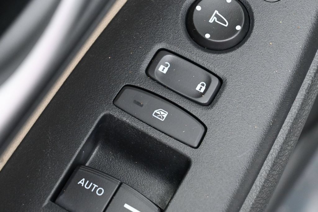 Used 2020 Honda CR-V LX image 12