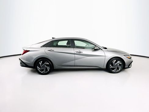 Used 2025 Hyundai Elantra SEL FWD image 10