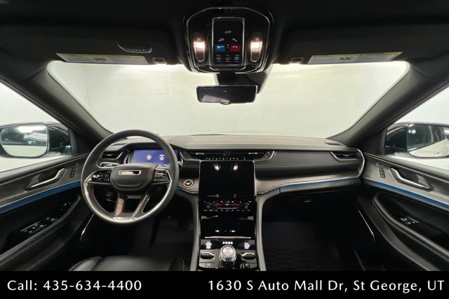 Used 2024 Jeep Grand Cherokee Overland w/ Luxury Tech Group IV AWD/4WD image 9