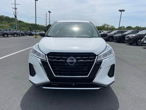 New 2025 Nissan Kicks Play S image 3