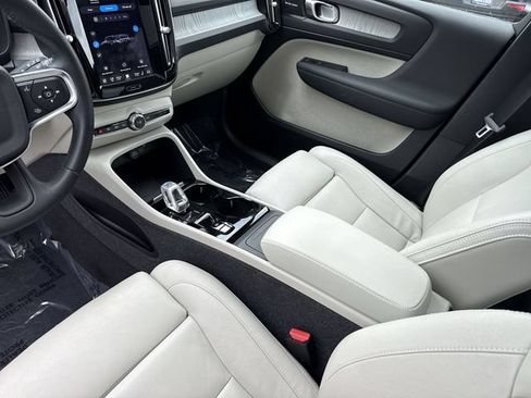 Certified 2024 Volvo XC40 B5 Plus w/ Climate Package AWD/4WD image 26