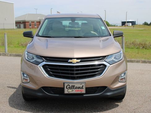 Used 2018 Chevrolet Equinox LS FWD image 4