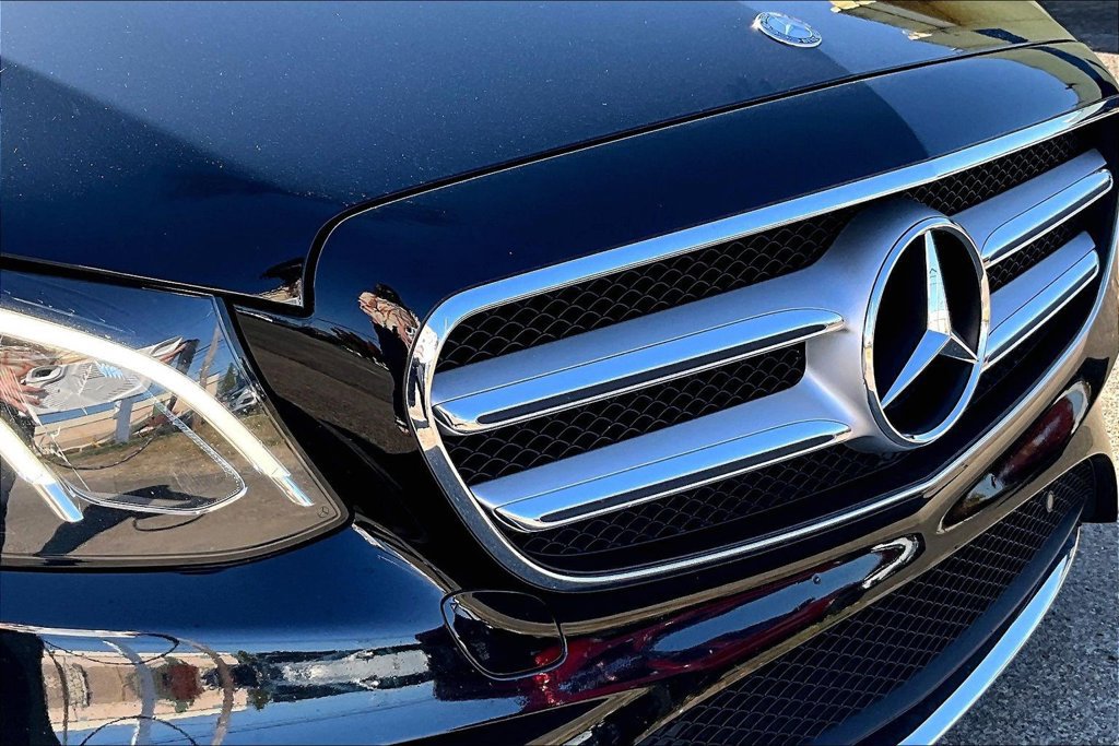 Used 2017 Mercedes-Benz E 300 4MATIC image 32