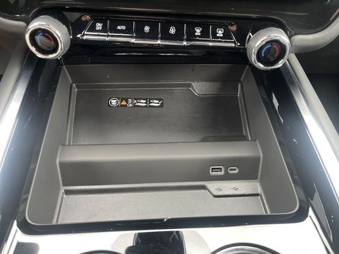 Used 2025 Chevrolet Tahoe High Country image 38