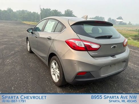 Used 2018 Chevrolet Cruze LT w/ Convenience Package FWD image 5