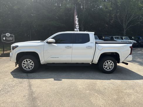 Used 2024 Toyota Tacoma SR5 RWD image 4