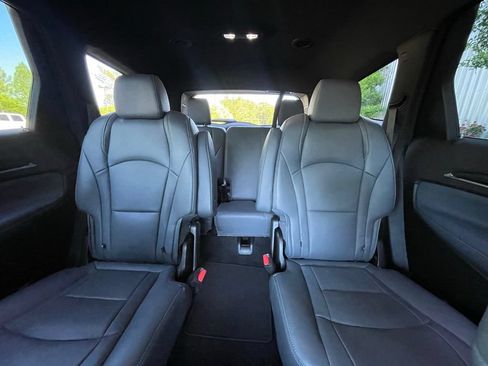 Used 2024 Buick Enclave Premium AWD/4WD image 29