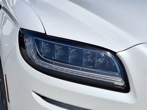 Used 2021 Lincoln Nautilus Reserve w/ Equipment Group 202A image 9