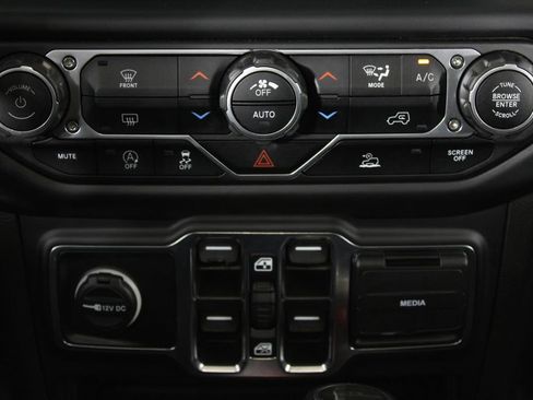 Used 2023 Jeep Gladiator Overland image 21