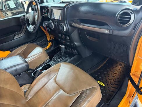 Used 2013 Jeep Wrangler Sahara AWD/4WD image 9