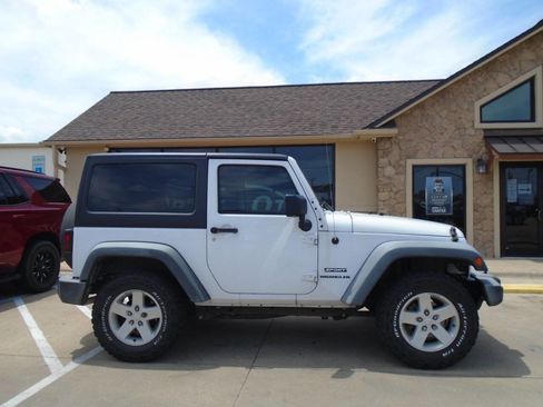 Used 2015 Jeep Wrangler Sport w/ Quick Order Package 24S AWD/4WD image 2