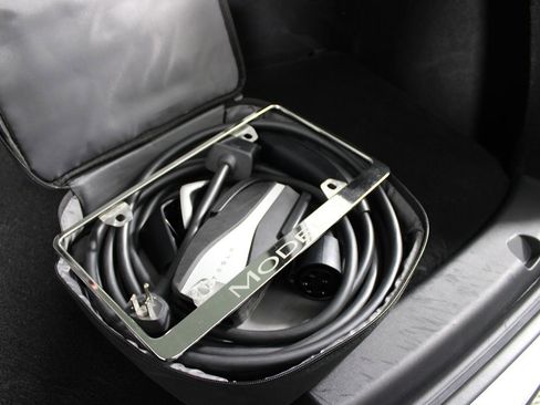 Used 2022 Tesla Model Y Long Range image 25