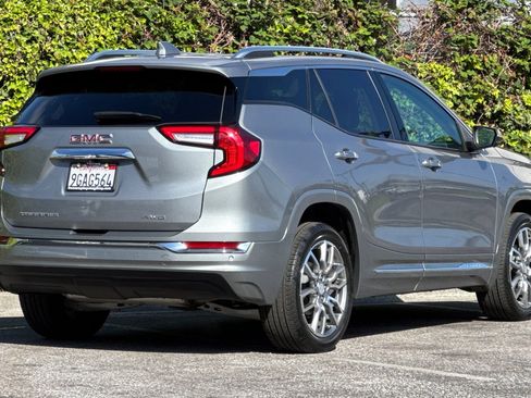 Used 2023 GMC Terrain Denali w/ Denali Premium Package AWD/4WD image 4