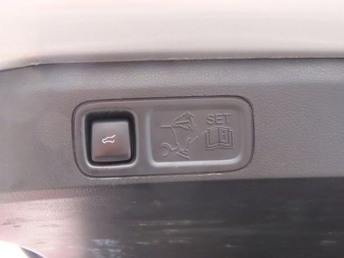 Used 2021 Ford Expedition XLT image 15