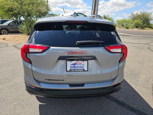 Used 2023 GMC Terrain SLT w/ Tech Package FWD image 6