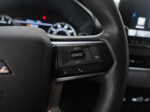 Used 2024 Mitsubishi Outlander ES image 27