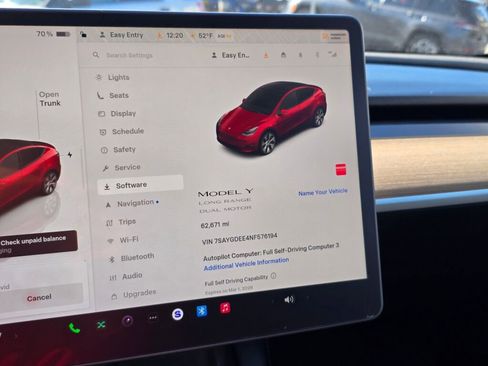 Used 2022 Tesla Model Y Long Range image 25