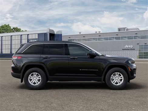 New 2025 Jeep Grand Cherokee Laredo w/ MOPAR Finishing Package image 12