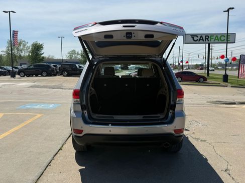 Used 2017 Jeep Grand Cherokee Limited AWD/4WD image 12