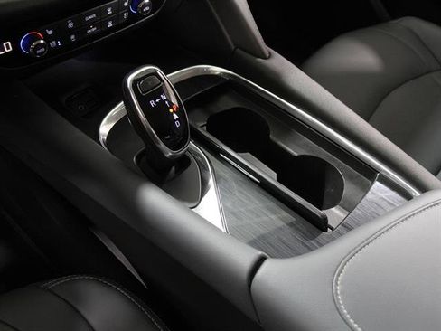 Used 2021 Buick Enclave Premium w/ Sun and Sites Package image 17