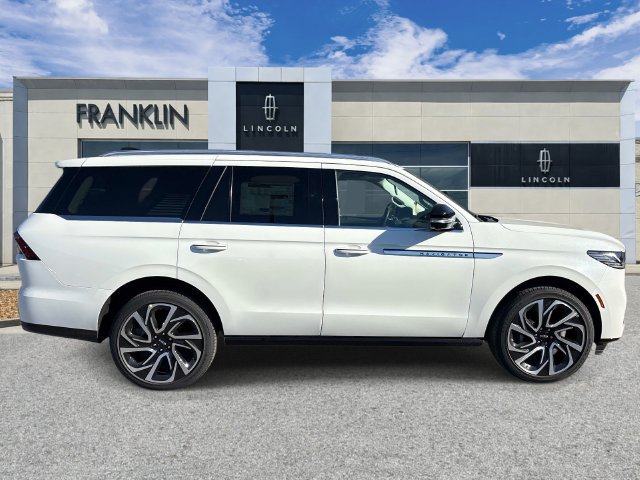 New 2027 Lincoln Navigator Reserve AWD/4WD image 8