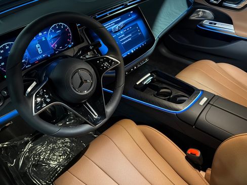 New 2026 Mercedes-Benz E 450 4MATIC Sedan image 9