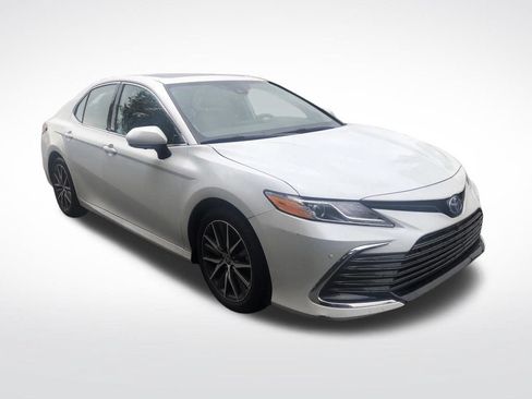 Used 2023 Toyota Camry XLE w/ Navigation Package FWD image 3
