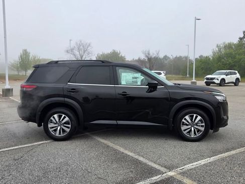 New 2026 Nissan Pathfinder SL FWD image 15