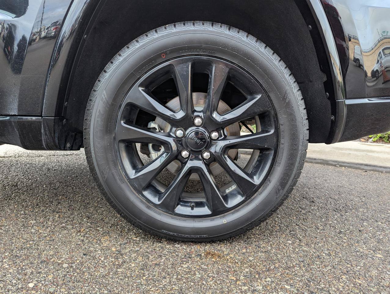 Used 2017 Jeep Grand Cherokee Altitude AWD/4WD image 29