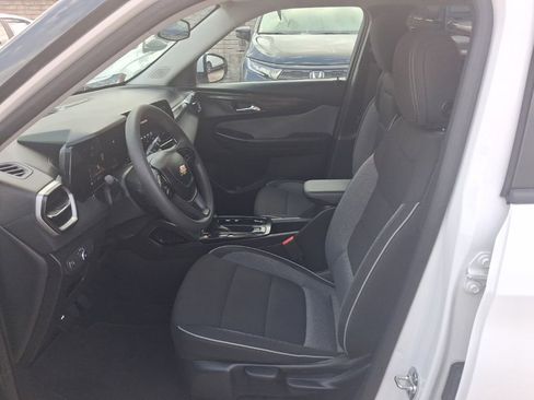 Used 2025 Chevrolet TrailBlazer LT AWD/4WD image 4