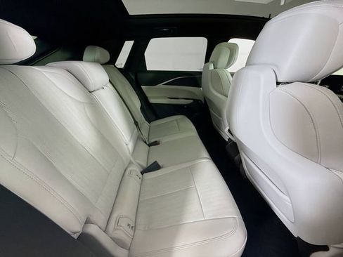 Used 2024 Cadillac Lyriq Luxury image 31