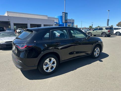 Used 2024 Honda HR-V LX image 3