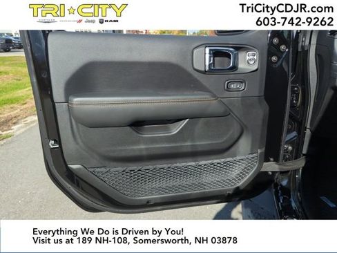 New 2025 Jeep Gladiator Sport image 10