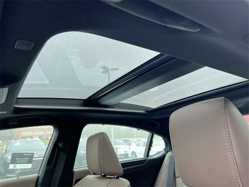 Certified 2022 Lexus ES 350 Ultra Luxury w/ Accessory Package image 20