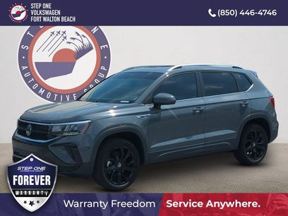 Used 2023 Volkswagen Taos SE w/ Panoramic Sunroof Package